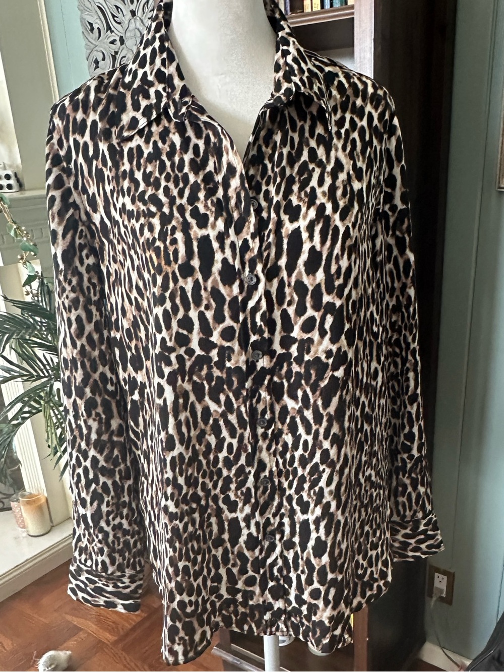 Banana Republic Dillon Classic Fir Leopard Print Button Down Blouse